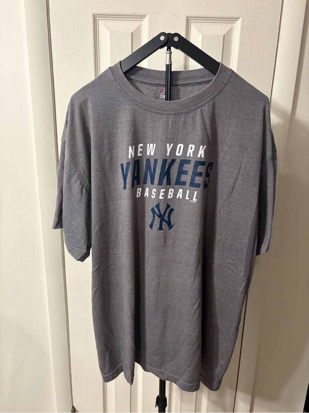 Majestic New York Yankees Gray Tee with Navy Logo